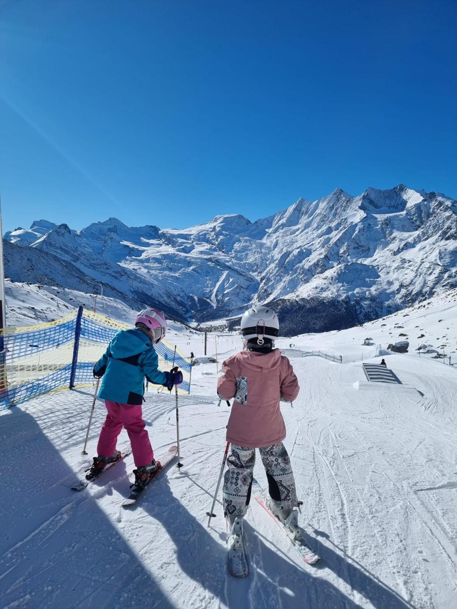 Ski-In/Ski-Out Hotel Sport Saas-Almagell Exterior photo
